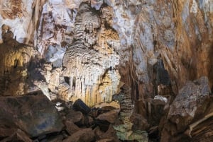 Aventure d'une demi-journée dans les grottes de Phong Nha en bateau-dragon