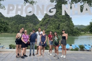 Aventure d'une demi-journée dans les grottes de Phong Nha en bateau-dragon