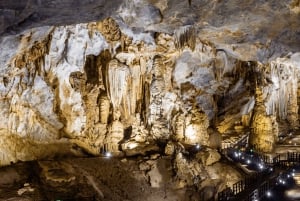 Aventure d'une demi-journée dans les grottes de Phong Nha en bateau-dragon