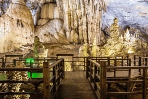 Aventure d'une demi-journée dans les grottes de Phong Nha en bateau-dragon