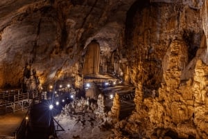 Aventure d'une demi-journée dans les grottes de Phong Nha en bateau-dragon
