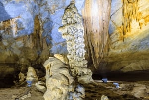 Aventure d'une demi-journée dans les grottes de Phong Nha en bateau-dragon