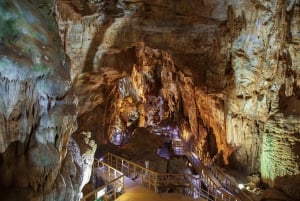 Aventure d'une demi-journée dans les grottes de Phong Nha en bateau-dragon