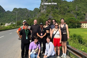 Halvdagstur till Phong Nha-grottan med drake båt