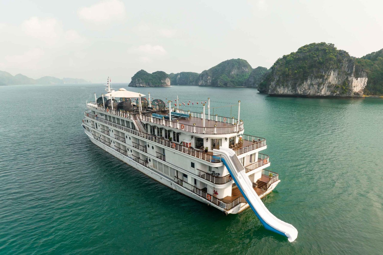 Halong: crociera di 2 giorni nella baia di Lan Ha firmata Ambassador