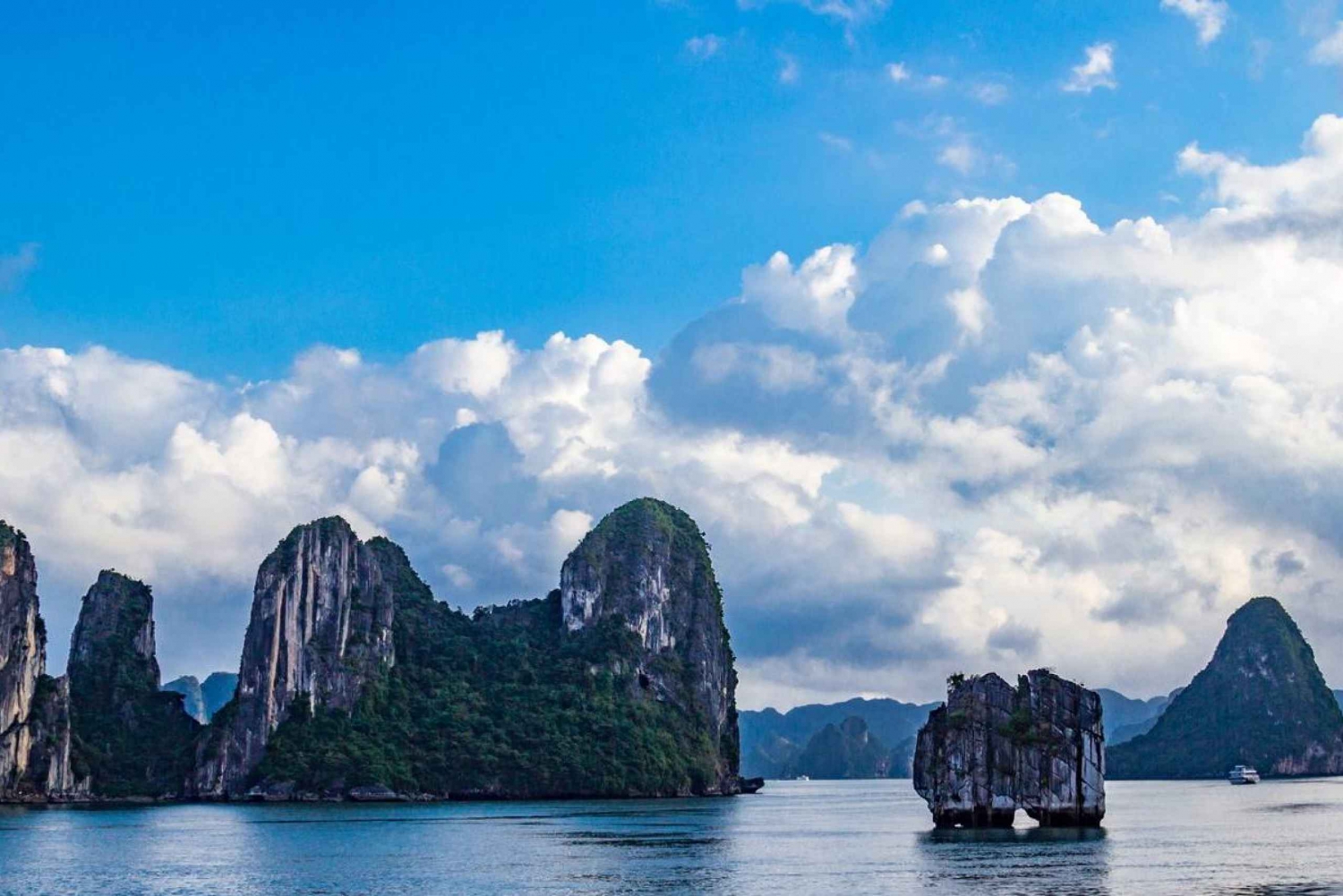 From Hanoi: Halong Bay Day Trip with Lunch and Transfers