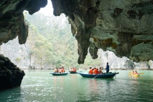 Cruzeiro de 4 horas na Baía de Halong com caverna, caiaque e almoço