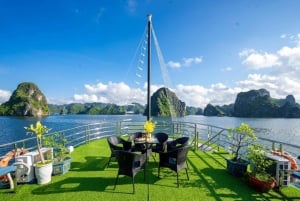 Halong Bay 4 timmars kryssning med grottforskning, kajakpaddling och lunch