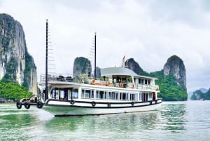 Halong Bay 4 uur varen met speleologie, kajakken & lunch