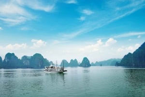 Halong Bay 4 uur varen met speleologie, kajakken & lunch