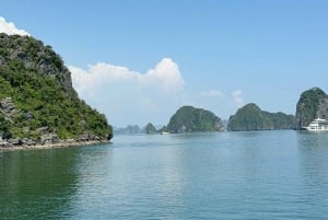 Halonginlahti: Cat Ban kansallispuiston vaellus ja lounas