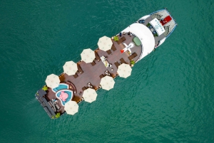 Cruzeiro na Baía de Ha Long: passeio de um dia com almoço e atividades