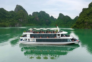 Cruzeiro na Baía de Ha Long: passeio de um dia com almoço e atividades