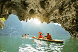 Excursión de un día a la Bahía de Halong con el Crucero Apollo Premium 99