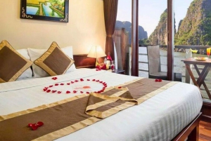 From Hanoi: Overnight Halong Bay Luxury Cruise with Meals
