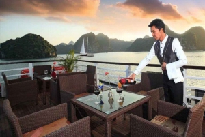 From Hanoi: Overnight Halong Bay Luxury Cruise with Meals