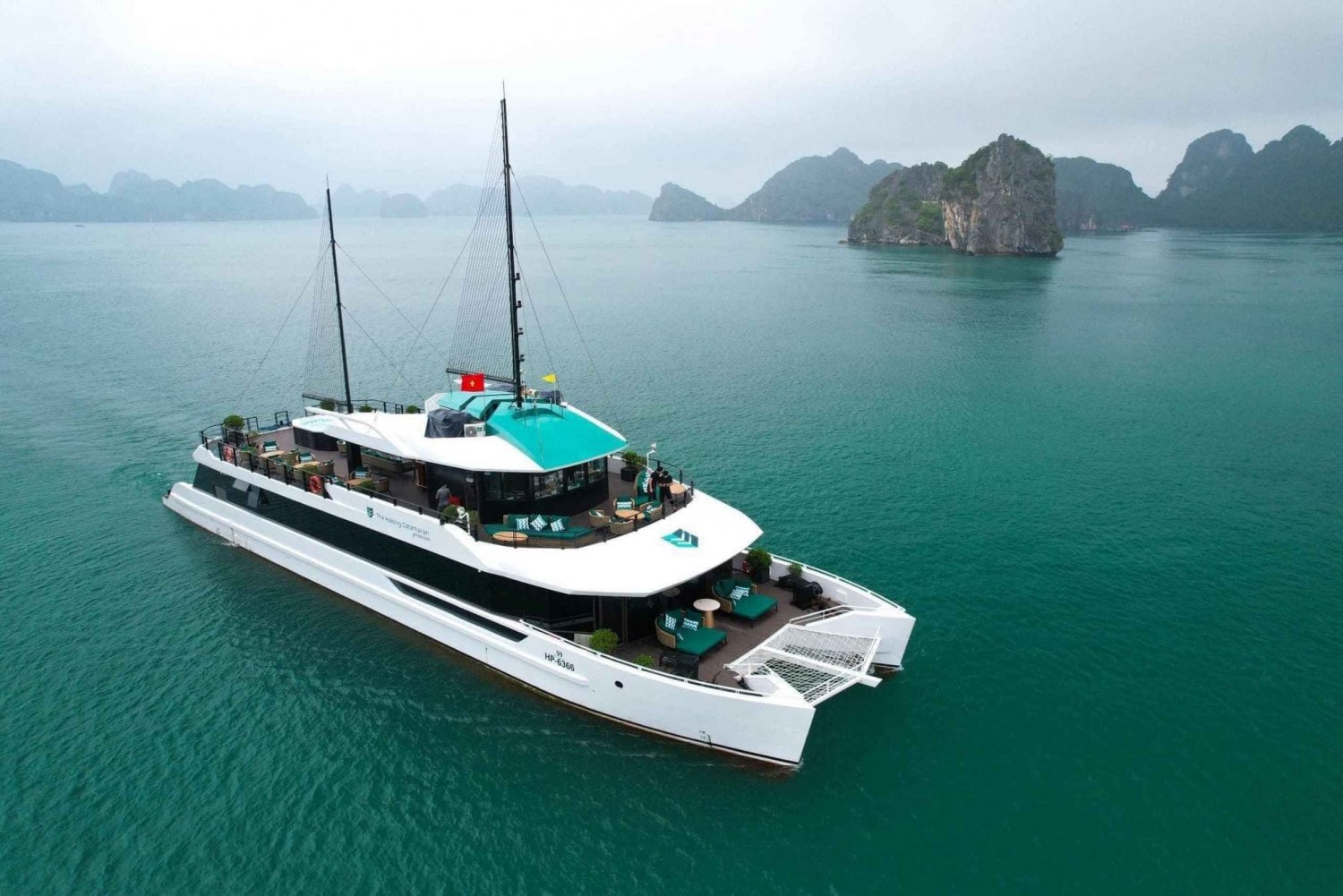 Excursion d'une journée dans la baie d'Halong et la baie de Lan Ha à bord d'une croisière 5 étoiles de première classe