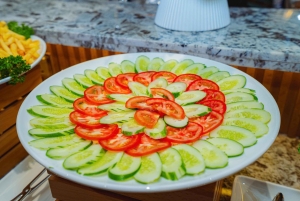 Halong Bay: Leona Dinner Cruise with Fireworks Show