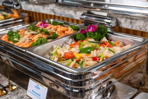 Halong Bay: Leona Dinner Cruise with Fireworks Show