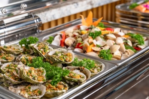 Halong Bay: Leona Dinner Cruise with Fireworks Show