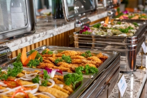 Halong Bay: Leona Dinner Cruise with Fireworks Show