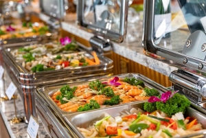 Halong Bay: Leona Dinner Cruise with Fireworks Show