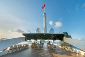 Halong Bay: Leona Dinner Cruise with Fireworks Show