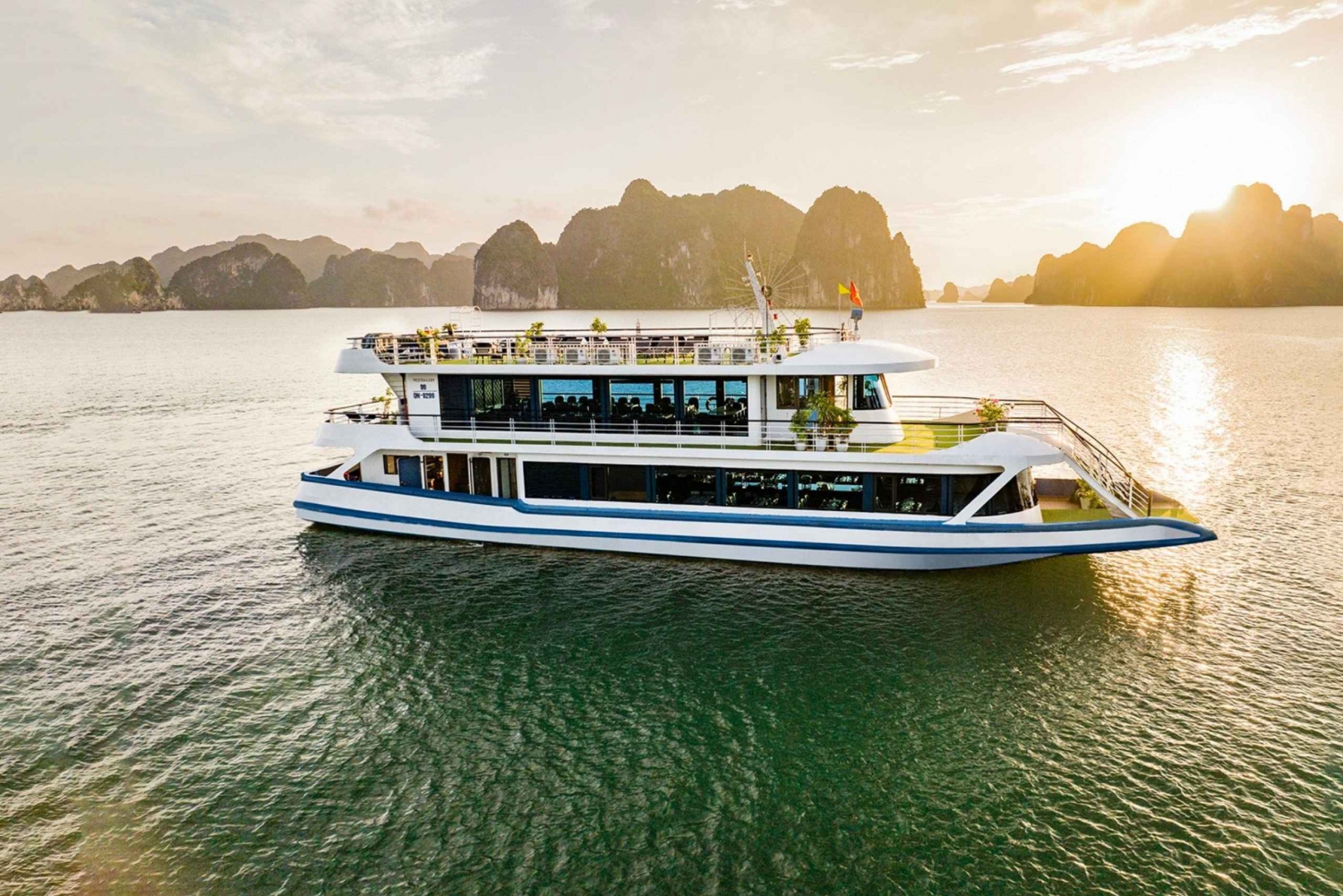 Halong Bay Luxury Cruise, 6 timers tur, buffet, kajaksejlads