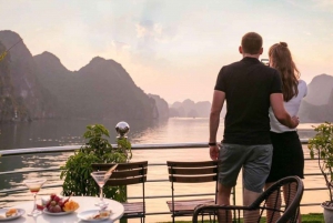 Crociera nella baia di Ha Long 3 giorni e 2 notti con cabina con balcone, grotte e isola