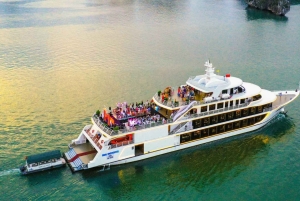 Baía de Halong: Cruzeiro Sea Octopus com almoço e visita a uma gruta
