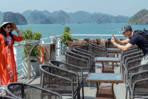 Baía de Halong: Cruzeiro Sea Octopus com almoço e visita a uma gruta