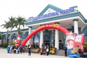 Hanoi: Islands, Caves, Kayak & Halong Dragonfly Boat Cruise