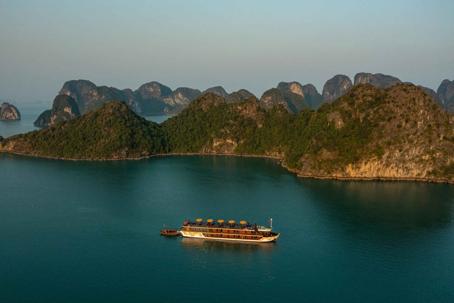 Halong & Lan Ha Bay: Nostalgia Cruise with Balcony Suite