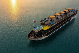 Halong & Lan Ha Bay: Nostalgia Cruise with Balcony Suite