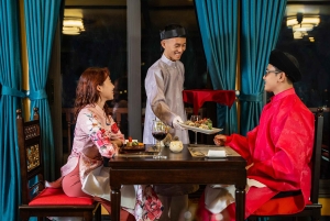 Halong & Lan Ha Bay: Nostalgia Cruise with Balcony Suite