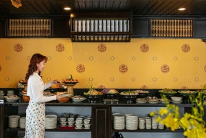 Halong & Lan Ha Bay: Nostalgia Cruise with Balcony Suite