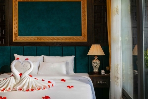 Halong & Lan Ha Bay: Nostalgia Cruise with Balcony Suite