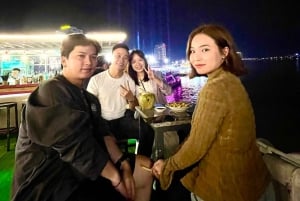 Da Nang : Excursion nocturne en bateau sur le fleuve Han avec spectacle le week-end