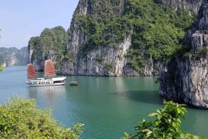 Hanoi: 1-dniowy rejs po zatoce Ha Long z wyspą Titop i jaskinią Luon