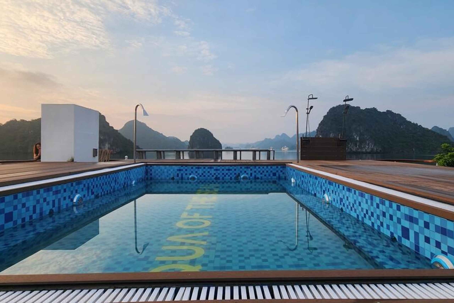 Hanói: crucero de 5 estrellas con balcón en Ha Long y Lan Ha (2 días)