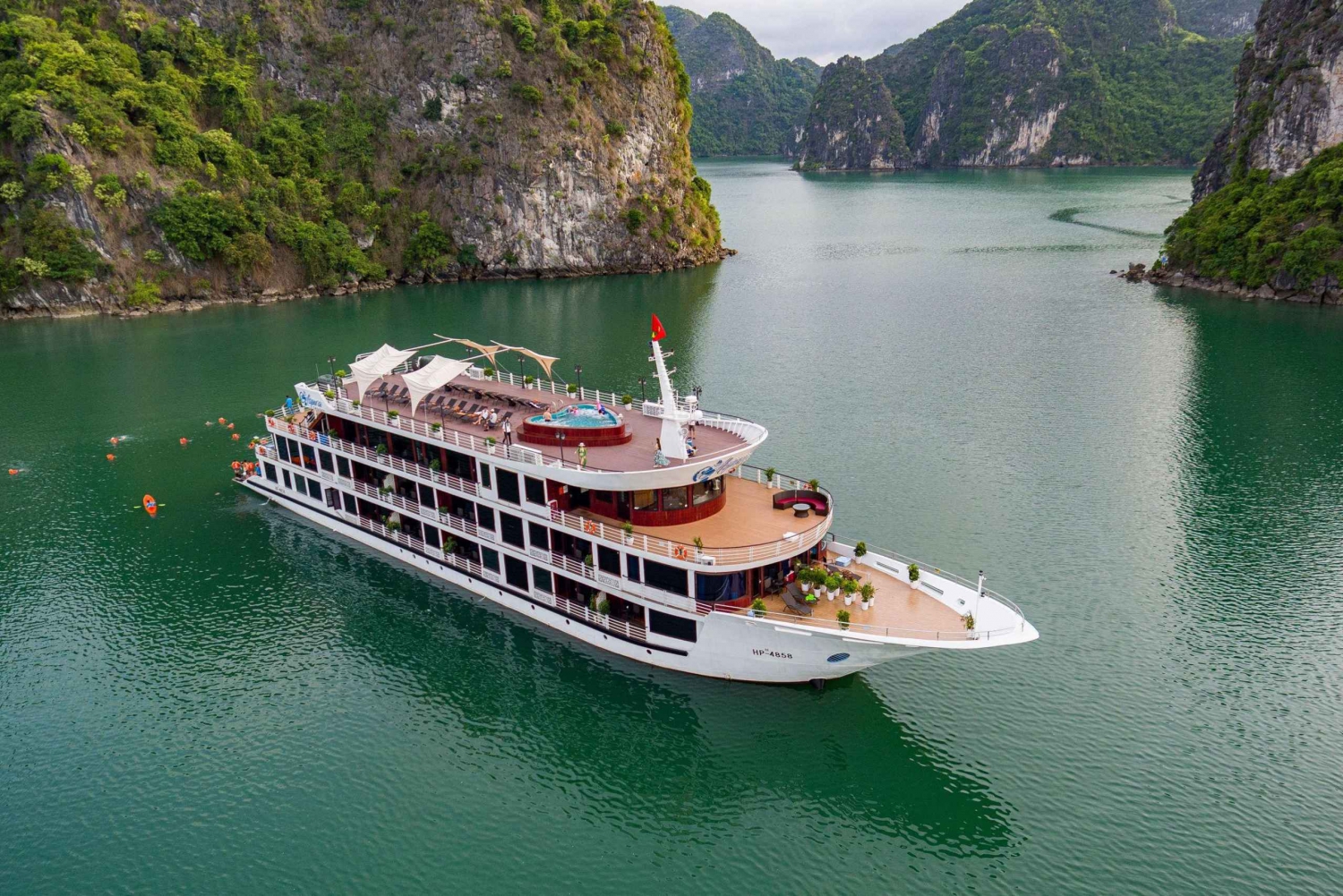 Hanoi: 2-daagse Lan Ha, Halong 5-sterren cruise met balkon, badkuip