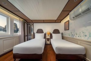 Hanói: crucero de lujo de 2 días por la bahía de Bai Tu Long, cuevas y kayak