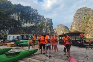 Hanói: crucero de lujo de 2 días por la bahía de Bai Tu Long, cuevas y kayak