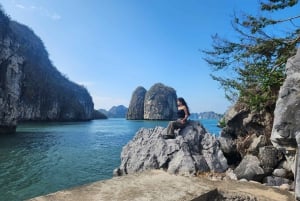 Hanói: crucero de lujo de 2 días por la bahía de Bai Tu Long, cuevas y kayak