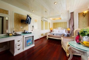 Hanói: crucero de lujo de 2 días por la bahía de Bai Tu Long, cuevas y kayak