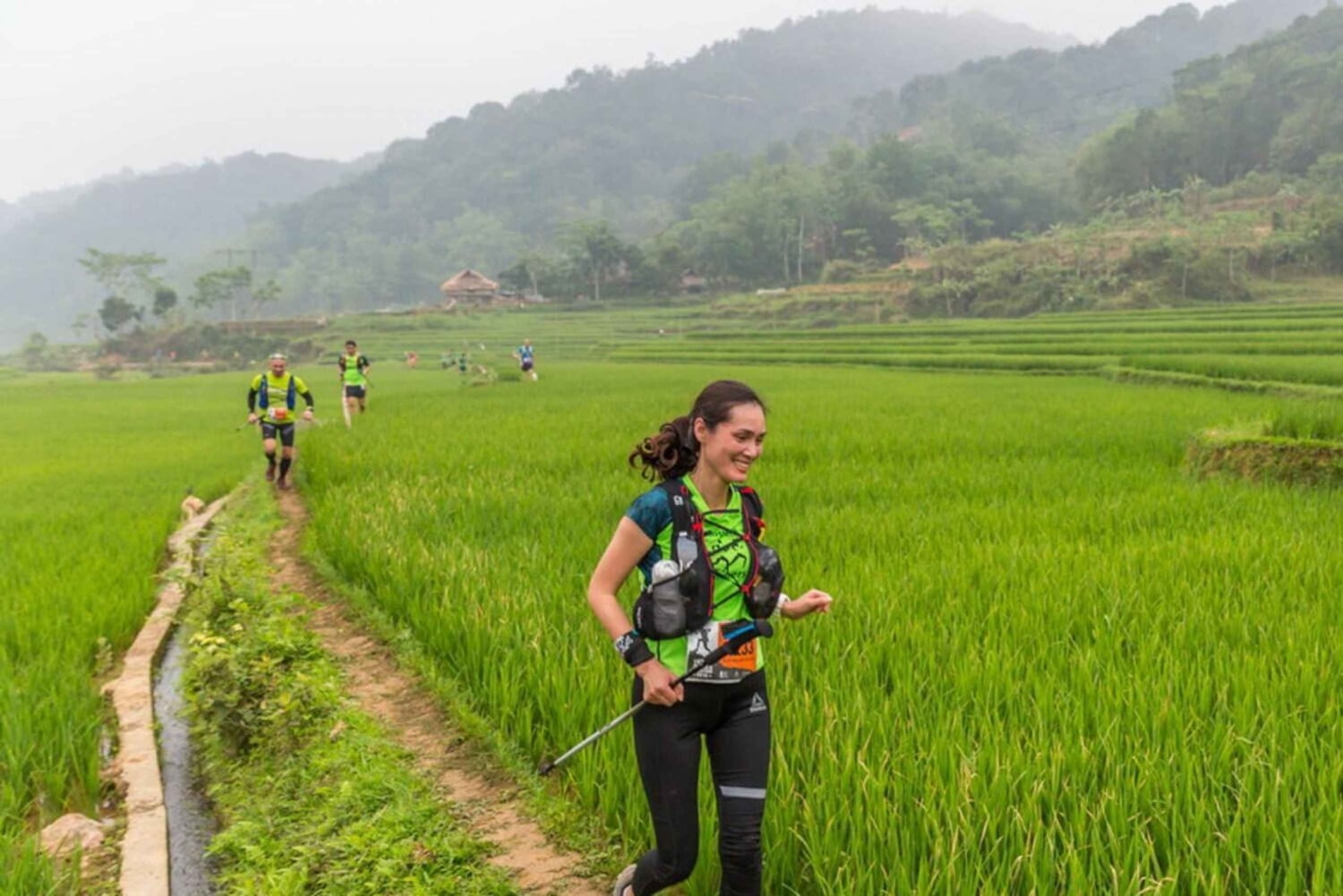 Hanoi: todagers fottur med guide i Pu Luong, avlevering i Ninh Binh