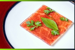 Passeio progressivo por 3 restaurantes requintados de Hanói com vinho