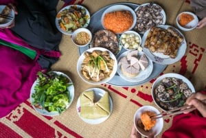 Hanoi: 7 smagsprøver på street food-tur med Train Street