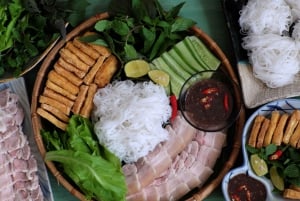 Hanoi: 7 avsmakning Street Food Walking Tour och Train Street