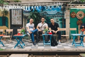 Hanoi Kunsthandwerkliche Kaffeezubereitung mit Train Street